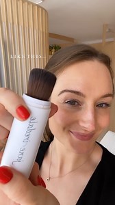 Protect your skin without disturbing your makeup with Powder-Me SPF 30 Dry Sunscreen! 🎥 @hayleynewmanbeauty | jane iredale