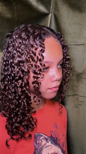Kids deserve curl care too 🥰❤️ Every child’s curl pattern is unique, and with the right care, education, and gentle technique, their hair can truly thrive! If you’re a parent who is looking for: ✔️ A stylist who is gentle with your child ✔️ Healthy curl education ✔️ Long lasting definition ✔️ A calm, kid friendly experience You’re in the right place 💛 📲 Now booking new kid curl clients! Tap the link in bio to book your child’s first appointment. Let’s start your child’s healthy hair journey t