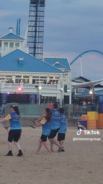 Synchronized Kite Flying at Cedar Point! Making it happen. Kite Team Pilots make it look easy, but are really moving to keep everything synchronized. #kiteman #kite #cedarpoint #boardwalknightscp