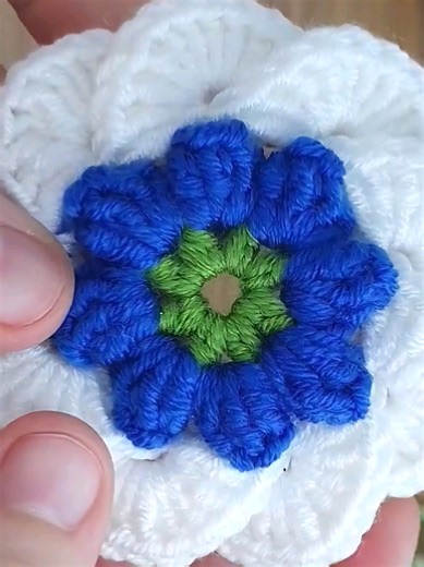 Super Easy Crochet Flower Motif Tutorial