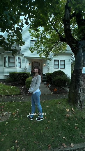 my childhood is healed 🫶 i can’t be more fulfilled in this moment. #twilight #twilightsaga #twilightmovie #bellaswan #twilightswanhouse