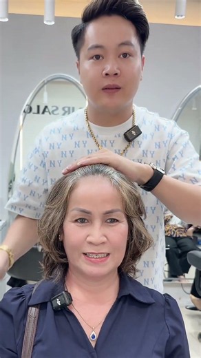 The Best Hairstyle and Highlight Design for Women Over 50 with Gray Hair