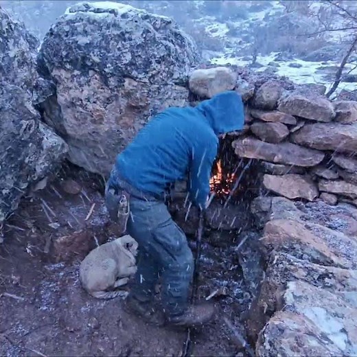 Building Shelter While the Storm Rages | Surviving a Snowstorm Alone (Nature ASMR)