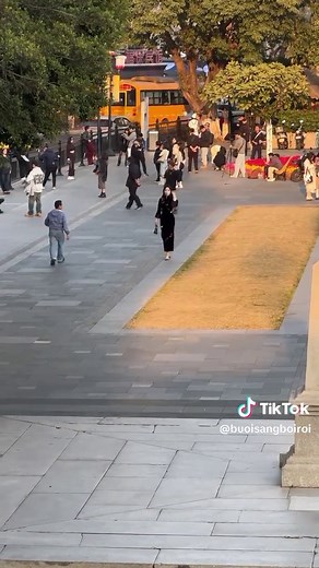 Elegant Catwalk Reactions from Asian Girl Models