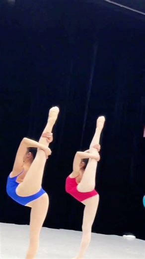 Beautiful Flexibility! Colorful Chinese Dance Girls’ Splits & Stretch ✨ #Flexibility #Dance #Splits