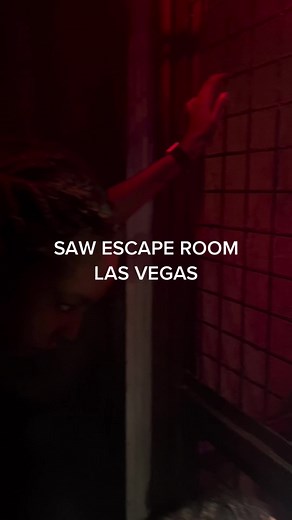 Looking for a cool and unique escape room? Check out the SAW escape room experience in Las Vegas! #sawescaperoom #jigsaw #horrortok #screammovie #halloween #lasvegas #vegastiktok #fypシ