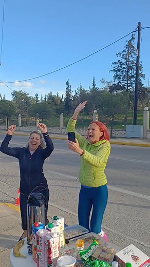 Εδώ στα Μέγαρα ο αγώνας περνά σε άλλη διάσταση!...Αγαπάμε Italia γιατί είμαστε una fatsa una ratsa!!! Forza Italia 🇮🇹🇮🇹🇮🇹🇮🇹🇮🇹🇮🇹♥️♥️♥️🫶🫶🫶🔝🔝🔝 | Βυζαντινός Αγώνας 50km