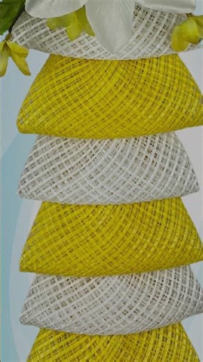 How to make an Easter cross wreath #diy #easter #cemetery #craftyideas