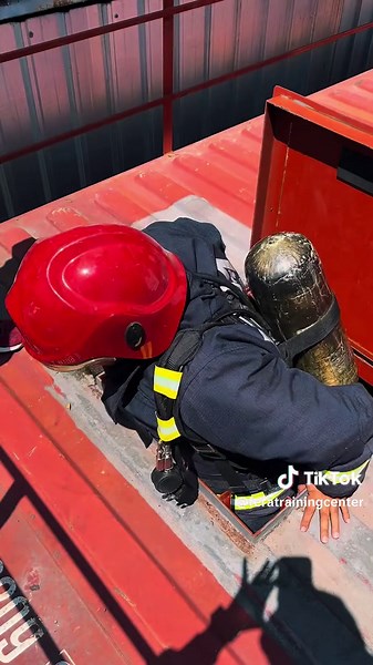Ready to take your fire safety skills to the next level? Today’s Compartment Fire Behavior Training (CFBT) at FERA Training Center was a success and we want YOU to be part of the next session! Thank you to all the amazing participants who joined today’s course. Your dedication proves how important it is to understand fire behavior and effective response strategies. Train with the best. Act when it matters. 📞 6012 273 0893 ✉️ training@fera.com.my 🌐 www.fera.com.my #FERATrainingCenter #CFBT #Fir