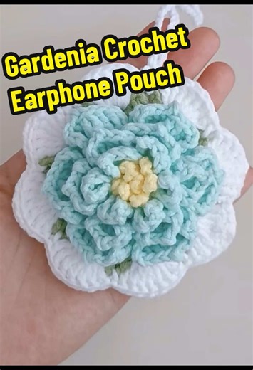 Crochet a Beautiful Gardenia Earphone Pouch