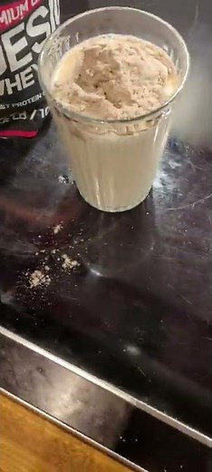 the right way to mix your protein powder with milk