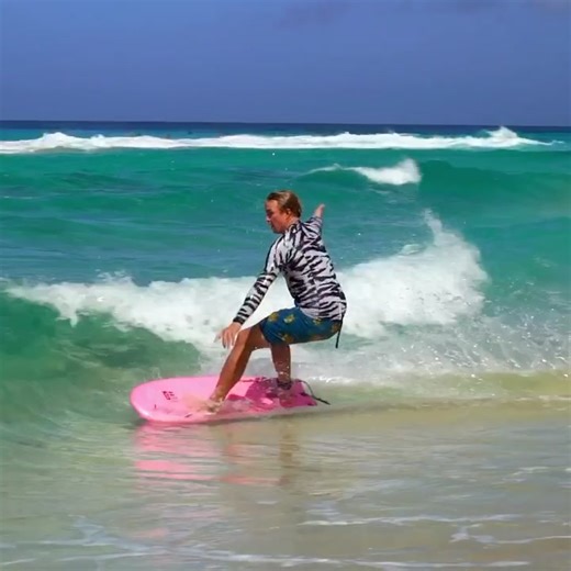 @whoisjob maximizing the fun levels on his signature Catch Surf Beater 🤙 #catchsurf #beater #surf #hawaii