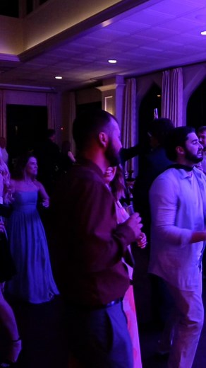 A lot of people ask me, do I do the same mixes over and over again? The answer is honestly no. I do have certain routines that I love doing, but most of the time I’m looking at the couples playlist and mixing new songs together on the spot. I think this one sounded so fire 🔥 ##dj##djdavegordon##djs##phillywedding##weddingdj | DJ Dave Gordon