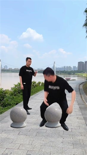 #Twins #Random Shot Is Always Cool #Everyone Looks Good in the Photo