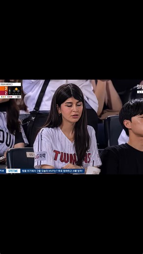 How to do the viral Baseball AI Trend | Ultra-detailed Tutorial! ⚾️✨ Looking for a baseball AI tutorial but don’t know where to start? Want to create viral hit videos with thousands of likes, just like Vanesya who accidentally appeared on the professional baseball league live broadcast? This tutorial is exactly for you to master the hugely popular baseball AI trend! I’ll walk you step by step through using an AI video generator to turn static photos into stunning Korean-style baseball AI clips w