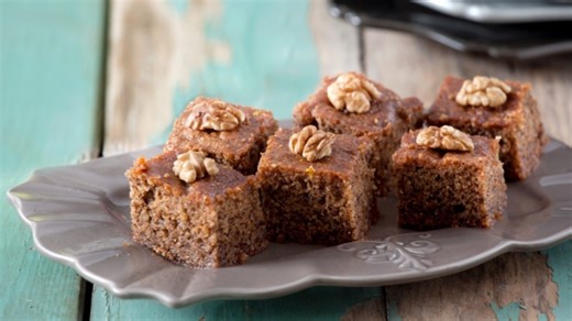 Η καρυδόπιτα της Βέφας Αλεξιάδου