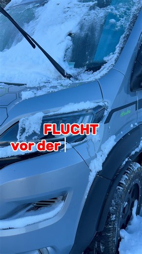 Bettina_und_Markus on Instagram: "🥶🫣Flucht vor der nächsten Schnee-Walze❄️ ….. Heute war es endlich soweit 😑 heute Nacht hat es noch einmal etwas geschneit und gegen 10:00 Uhr kam der Schneepflug wieder vorbei und meinte dass jetzt die beste Zeit wäre durchs Tal rüber auf die große Straße zu fahren …. ABER unbedingt Schneeketten aufziehen…. Heute Nacht soll es nämlich weiter schneien und wieder richtig kalt werden 🥶😮‍💨 …. So nutzen wir die Gelegenheit…. Das Problem war dass wir jetzt zwei