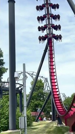 X-Flight’s wingover drop at Six Flags Great America! #SixFlagsGreatAmerica #Rollercoasters #XFlight