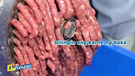 PAGYAMAN SA PAGGAWA AT PAGBEBENTA NG BURGER! Kapuhunan, curious ba kayo kung paano ang maramihang produksyon ng burger patty? Ipakikita sa akin ni Eric Gonzales ang step-by-step process ng kaniyang kompanya sa paggawa nito. Mura man ang burger na binebenta nila pero mabusisi ang pinagdadaanan para ito ay maging masarap at patok sa masa. - #MyPuhunan: Kaya Mo!, tuwing Linggo ng hapon, 4 p.m. #MyPuhunanKayaMo | My Puhunan