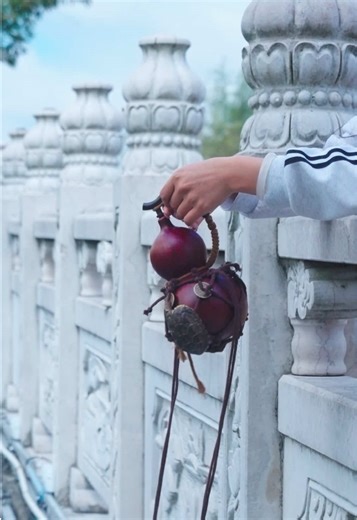 The Artsan’s Gourd:A Lacquerd Vessel for Fine Sake.#handmade #antique #lacker #art #vessel