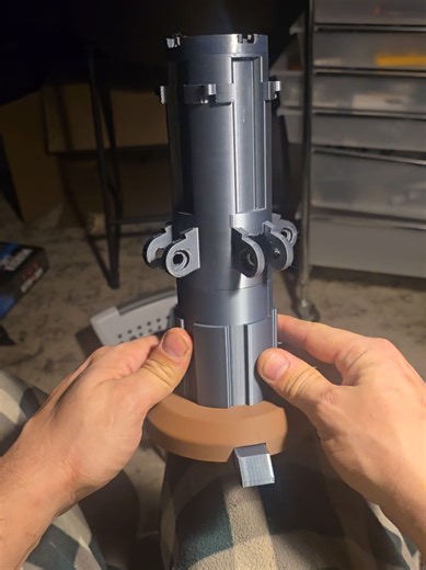 I was busy today so I didn't get anything assembled for the final liberator. I did make the lamp base on my lunch break though. I changed the bottom to a threaded base so the bottom spike is easy to remove and it made the lamp base easier to attach. Fingers crossed and I'll have it live tomorrow! #fallout #3dprinting #gaming