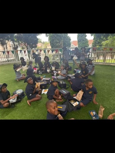 P is for popping! 🍿 Our Grade 1s are popping into phonics fun while learning the letter P—and enjoying some tasty popcorn too! 💙💛 | St Henry's Marist College