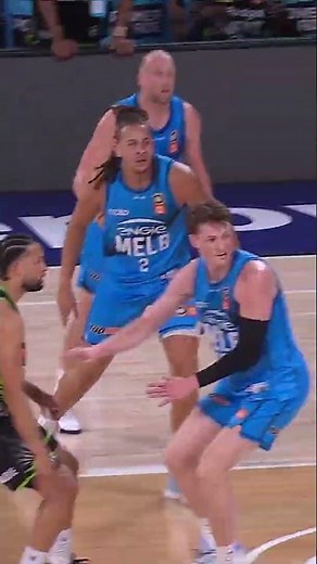 D'SHAWN SCHWARTZ WITH A TWO-HAND JAM! 💪