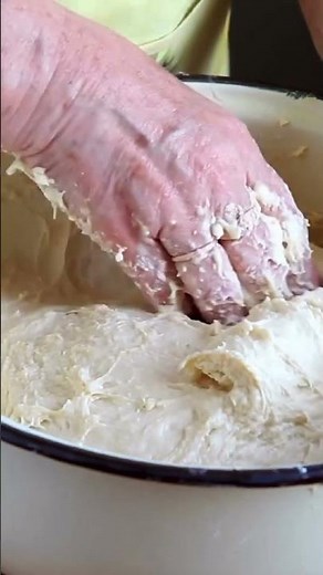 Water to flour ratio- the science behind your bread #bakingbread #fact #bakingshorts #bakingtips