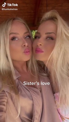 Amor entre Gemelas: Besos y Más