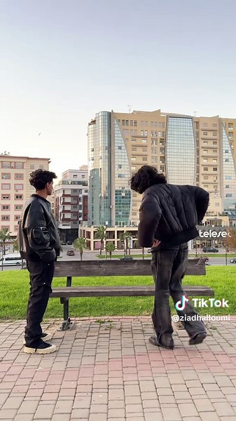 Pose Idea for Duos How to pose with your friend? Follow for more I Save for later Posing with @Yahya gamraoui #duos #duoposes #posesideas #howtopose #fashiontok #fashiontips #outfitideas #outfitinspo #posesforduos #pose #poses