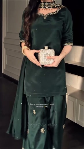 Keeping it classic and regal in bottle green💚#FarshiSalwar #BottleGreenSuit #CrepeSilk #emeraldgreen