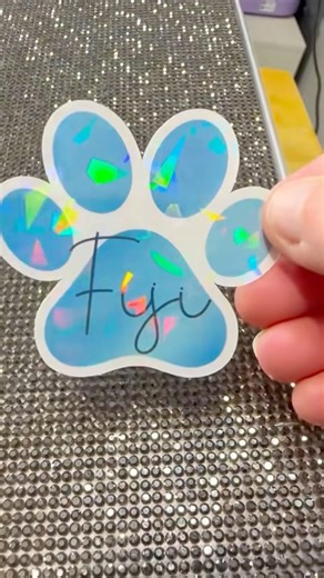 Cute printable dog name stickers with Cricut #cricut #printthencut