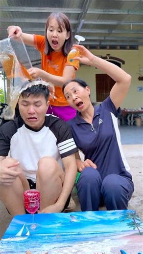 Hai ông cháu trêu đùa hãm hại cậu bé siêu dễ thương 😂😱👶🏻♥️👴 #shorts #cute