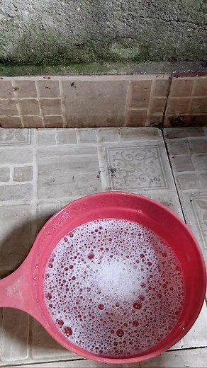 688K views · 2.4K reactions | No need to scrub tiredly!! Crusty bathroom is clean again. #tips #cleaning #bathroom #tipsandtricks #lifehacks #reels #reelsviral | Laundry Karpet Duri | Facebook