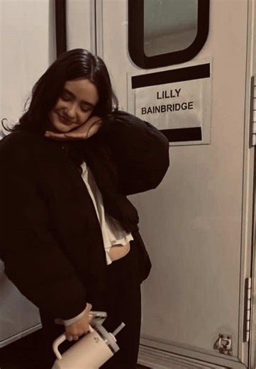 🤍…..(#clarastack) /@clara.stack Si Soi 🥀 . . . . . . . . . #tiktokmonmeenparati #podercerdito #fyp #noflop💔 @tiktokglobal @charli d’amelio