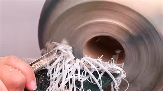 Hoe Turning A Spalted Log Shows All Its Beauty