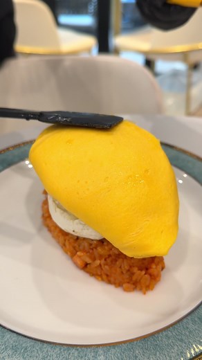 絶品カマンベールハンバーグオムライス