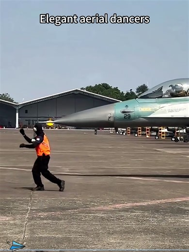 Exploring the USAF F-18 Raptor Fighter Jet