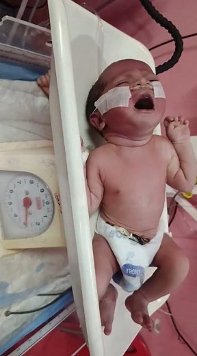 How to Check a Newborn Baby's Weight | Step-by-Step Guide.