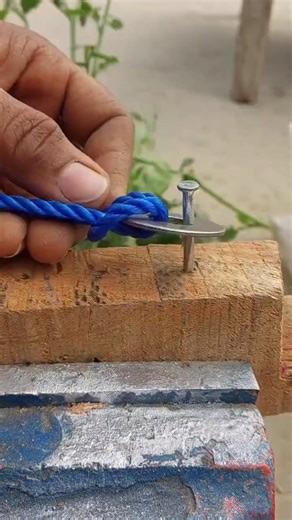 This rope and nail technique could be useful to you in the future. #diy #bail #creativeideas