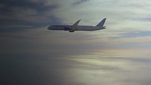 History in the making! United flew the first passenger flight on aircraft powered by 100% sustainable aviation fuel (SAF). How it works: https://hwll.co/3dvsv7 | Honeywell