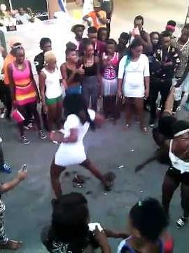 CRAZY JAMAICAN GIRLS DANCE ON FIRE (HOTUP RAZOR B)