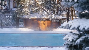 The 3 hottest swimming pools in Paris to warm up this winter