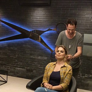 11K views · 389 reactions | #avalonhair #avalonteam #labelm #revlonprofessional @argjentinaramosaj #cutandcolor | Avalon HAIR | Facebook