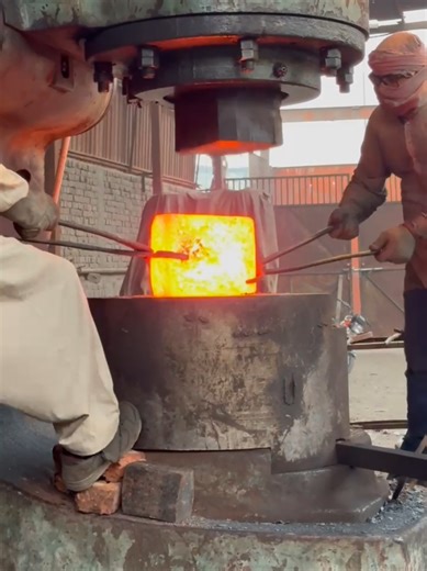 Forging Process Of A 100Kg Hard Metal Turns Into Die Plate #fyp #foryoupagе #forging #blacksmith #forgedinfire