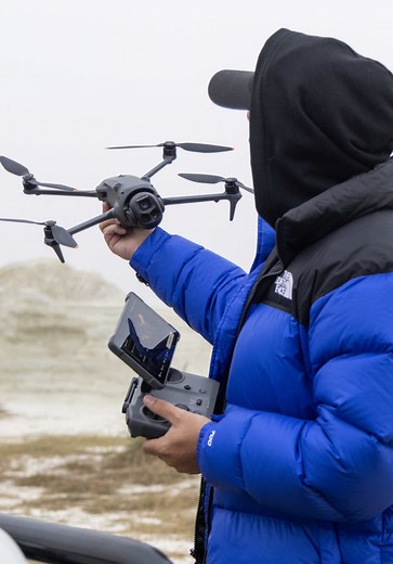 First Look: DJI Mavic 4 Pro 🚀🏆✌️ DJI has just redefined aerial creativity with the all-new Mavic 4 Pro and it’s an absolute beast! At the heart of this flagship drone is a stunning 100MP 4/3 CMOS Hasselblad camera, capable of shooting crisp 6K at 60p, delivering cinematic quality straight from your fingertips. The dynamic range? Around 16 stops, giving creators ultimate flexibility in post. But that’s just the start. The new Infinity Gimbal offers full 360° rotation, unlocking previously impos