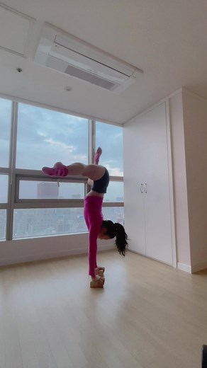 super challenging to transition from contortion handstand to a straight handstand 🥵