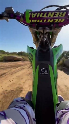 Kawasaki 450 KX-F Freestyle Backflip & Wheeling