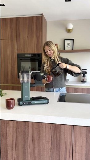 Fall Coffee Moment with the KBG Select in Forest Green | MOCCAMASTER