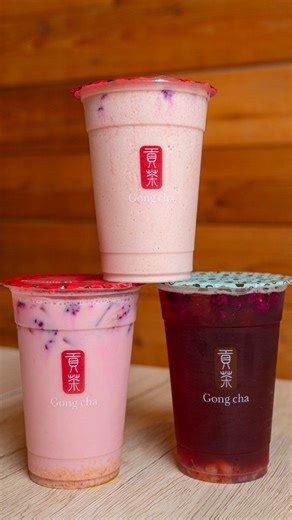 TIM LEE 🇳🇿 | dallas, tx | content creator on Instagram: "GONG CHA 🧋 NEW at @gongchatea: Dragon fruit lovers, this one’s for you! For a limited time, try their Dragon Fruit Series featuring 3 bold and refreshing drinks, each packed with flavor and topped with crunchy dragon fruit crisps: Dragon Fruit Mango Milk Tea Dragon Fruit Mango Smoothie Dragon Fruit Oolong Lemonade Tea I honestly loved all 3, but that oolong lemonade tea really grew on me 👀 You can also add m